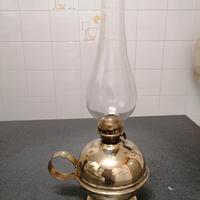 lampada ad olio petrolio in ottone, con stoppino