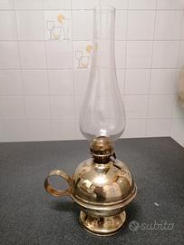 lampada ad olio petrolio in ottone, con stoppino