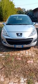 Peugeot 207 compreso pasaggio