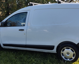 Dacia con porta laterale