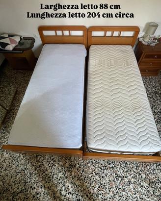 Due letti singoli e materassi