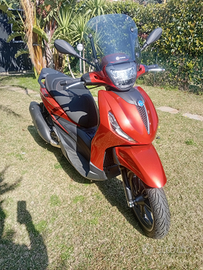 Beverly 300 hpe con 750 km