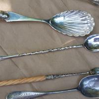 Antichi utensili per  tavola elegante