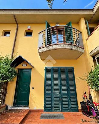 VILLA A SCHIERA A MONTELUPO FIORENTINO
