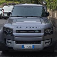 Land Rover Defender 110 3.0D 249CV HSE – Black Pac