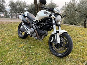 Ducati Monster 696+ A2
