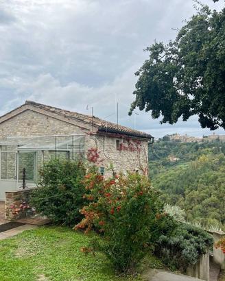 Rustico / Casale di 443 m² con più di 5 locali e p
