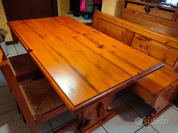 Tavolo legno massello con panca e sedie