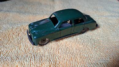 Pinotti auto giocattolo in latta