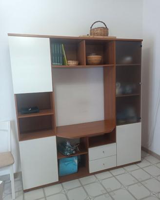 Credenza capiente per cucina