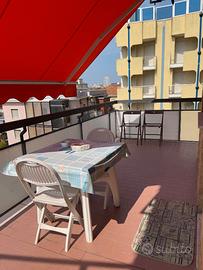 Rimini fronte mare ,con ampio terrazzo