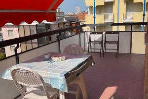 Rimini fronte mare ,con ampio terrazzo