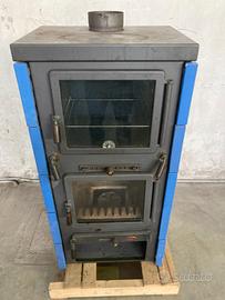 Stufa a legna con forno usata
