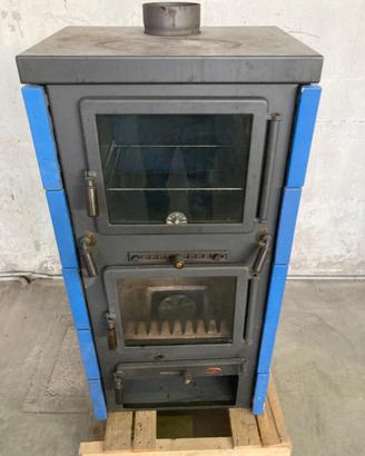 Stufa a legna con forno usata