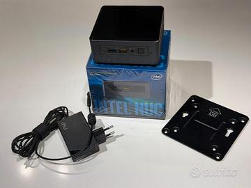 PC Intel NUC con Windows 11 Pro 64bit