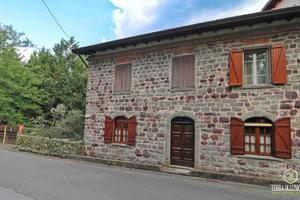 Molinello di Pontremoli (MS) casa con taverna