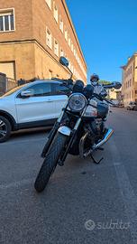 moto Guzzi v7 Red stripe