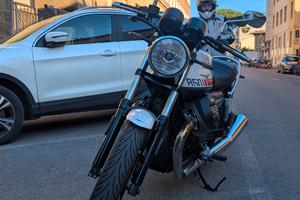 moto Guzzi v7 Red stripe