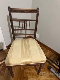 Sedia classica in legno intagliato,seduta imbottit