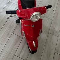 Vespa elettrica e macchina elettrica