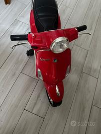 Vespa elettrica e macchina elettrica