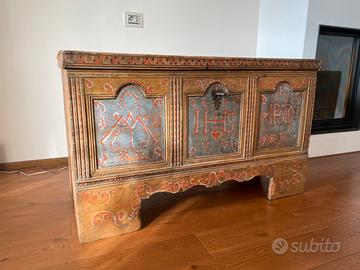 Cassapanca alpina dipinta - 1836 - Val Sarentino