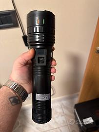 Torcia a led  fino a 300 metri di distanza