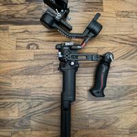 Dji rs4 con maniglia small rig e modulo tracking