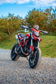 Hypermotard 821