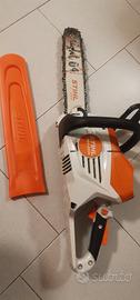 Motosega Stihl a base di batteria 