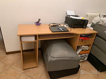 Scrivania porta PC in legno con ripiani 