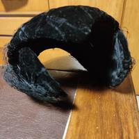 cappellino in velluto nero  elegante con veletta