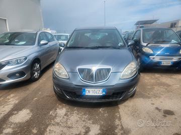 Lancia Ypsilon 1.2 16V Platino