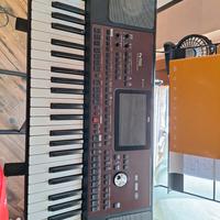 Korg Pa700 