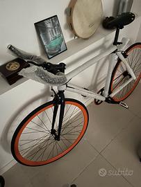Bicicletta scatto fisso