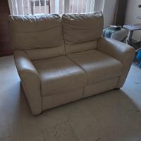 Divano 2 posti ecopelle crema - prezzo trattabile 