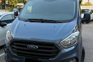 Ford Transit Custom 2.0 D camperizzato un poco