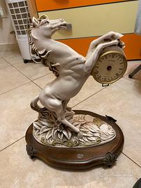 orologio antico a forma di cavallo