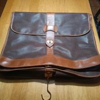 porta abiti in pelle