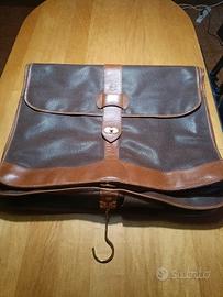 porta abiti in pelle