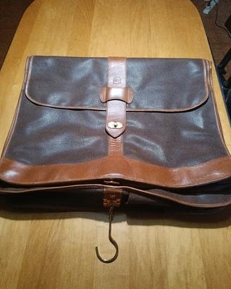 porta abiti in pelle