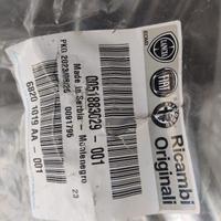 FCA Cerniera cappuccio destro OEM 51883029