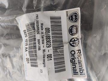 FCA Cerniera cappuccio destro OEM 51883029