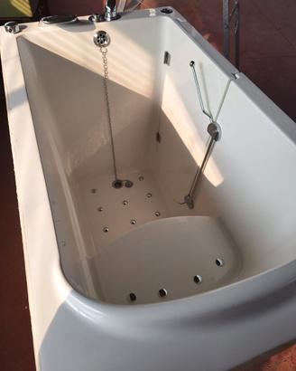 Vasca con sportello per anziani/disabili