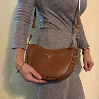 Borsa a spalla Prada Arqué small in pelle