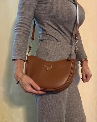 Borsa a spalla Prada Arqué small in pelle
