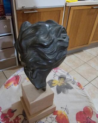 Dea bendata in bronzo con base in marmo bianco ì