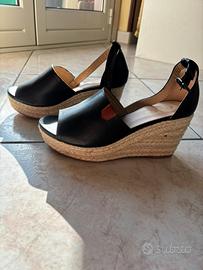 Scarpe in eco pelle mai utilizzate