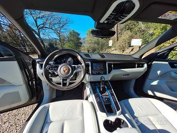 PORSCHE Macan - 2015