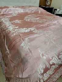 Antico copriletto in SETA DAMASCATA NUOVO